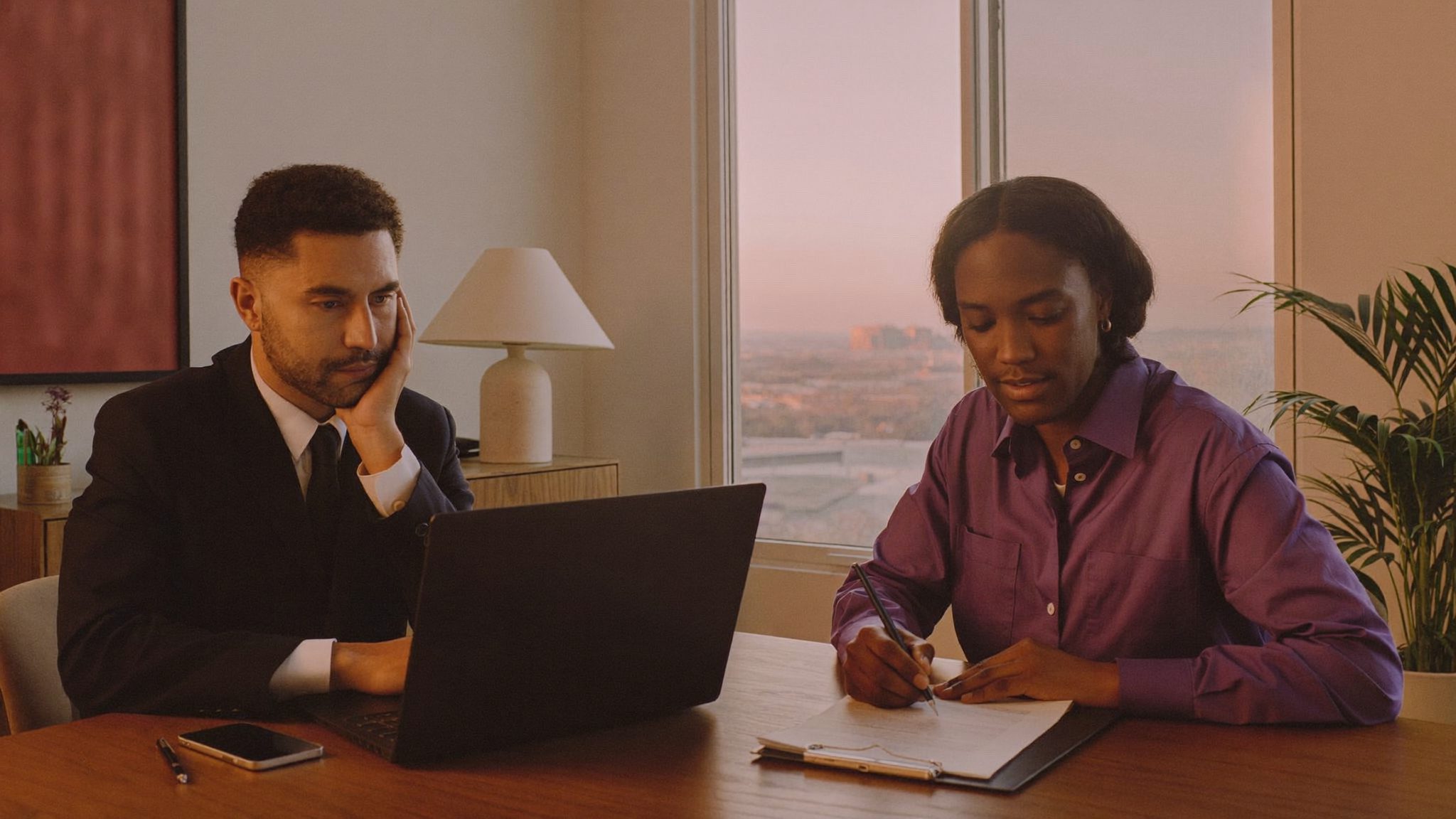 Fendaro advisors discussing a client engagement around a meeting table